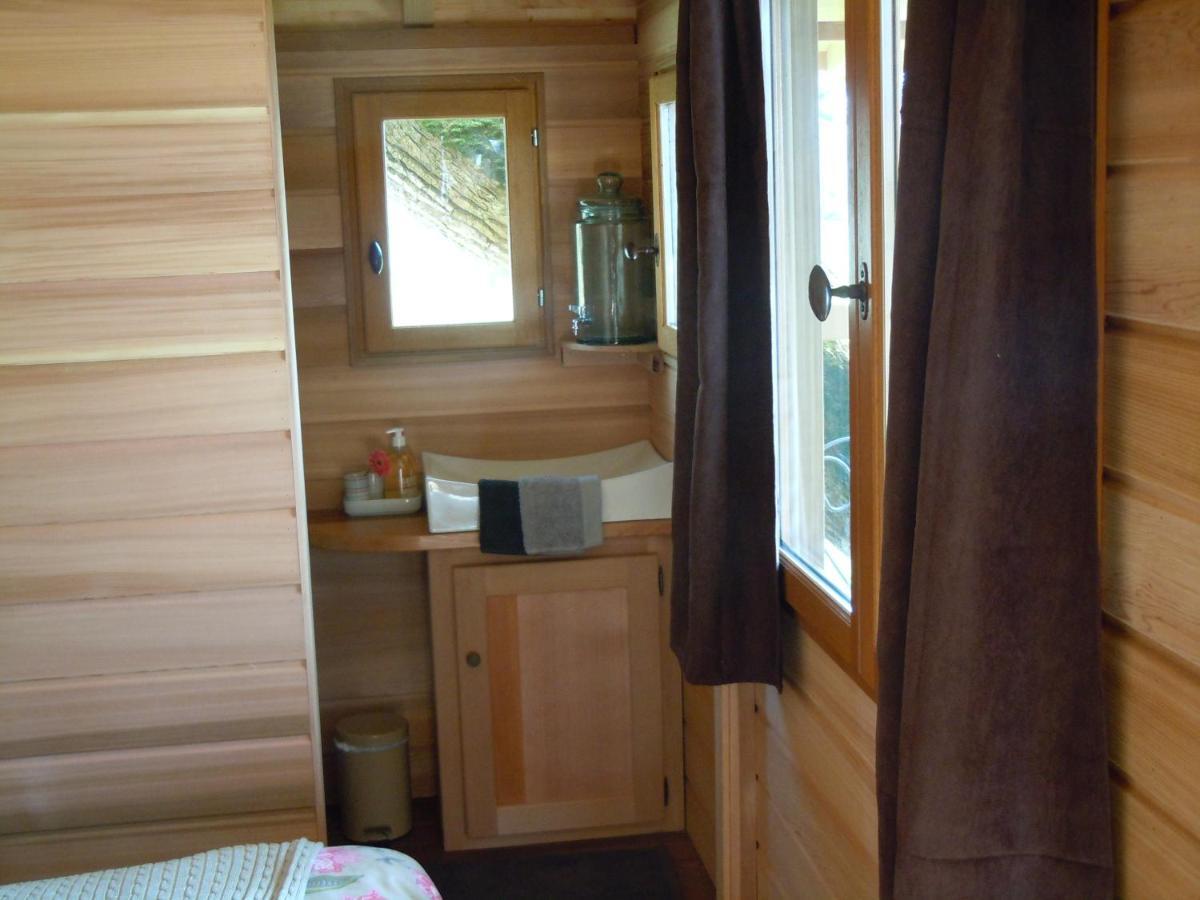 Cabanes et chambre à la Bernardiere Sevremoine Extérieur photo