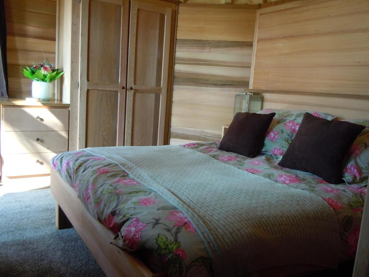 Cabanes et chambre à la Bernardiere Sevremoine Extérieur photo
